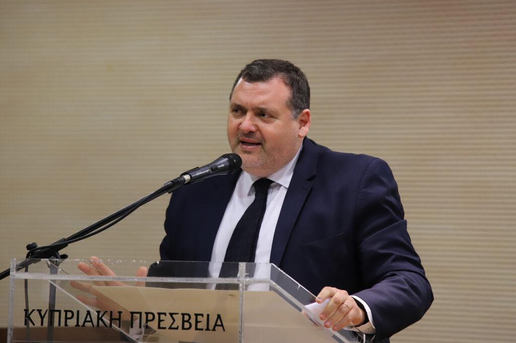 “η γοητεία του οικείου” ΒΙΚΤΩΡ ΙΩΑΝΝΙΔΗΣ