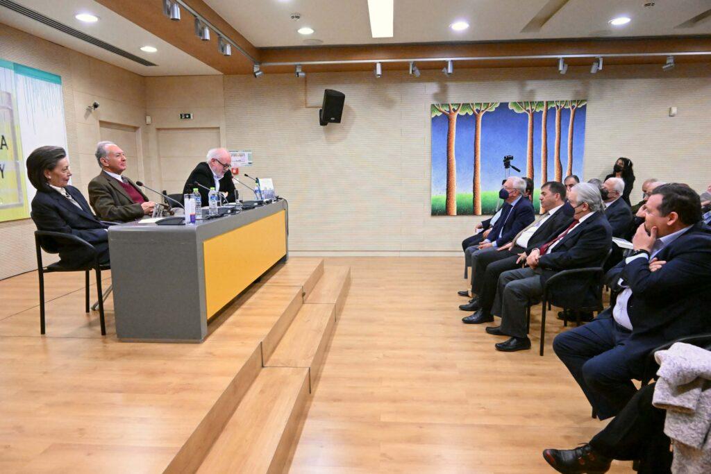 “Πτυχές και Διαθλάσεις του Κυπριακού 1821  Πρόσωπα, σχέδια και σκιές” του Πέτρου Παπαπολυβίου