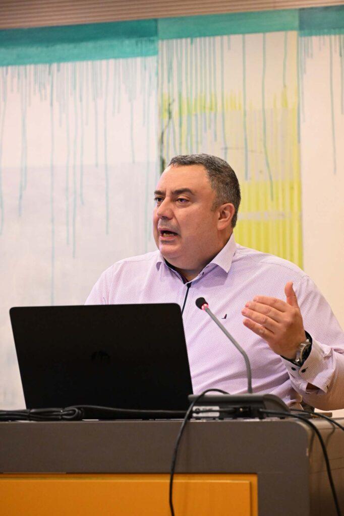 Οι προεκτάσεις της κυπριακής διαλέκτου: λογοτεχνία, καθημερινότητα, μέσα κοινωνικής δικτύωσης