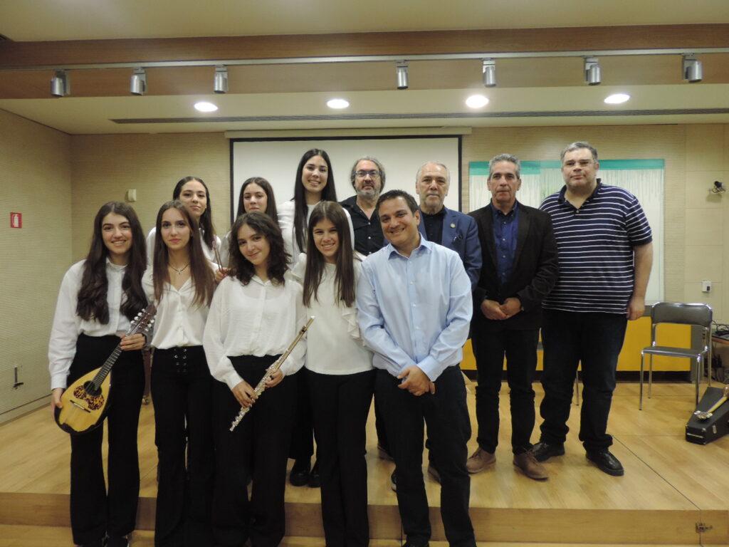 “Η ΡΙΖΑ” σενάριο και σκηνοθεσία Ιάκωβου Καμπανέλλη – “Η ΜΠΑΛΑΝΤΑ ΤΟΥ ΜΑΟΥΤΧΑΟΥΖΕΝ” ποίηση Ιάκωβου Καμπανέλλη και μουσική Μίκη Θεοδωράκη