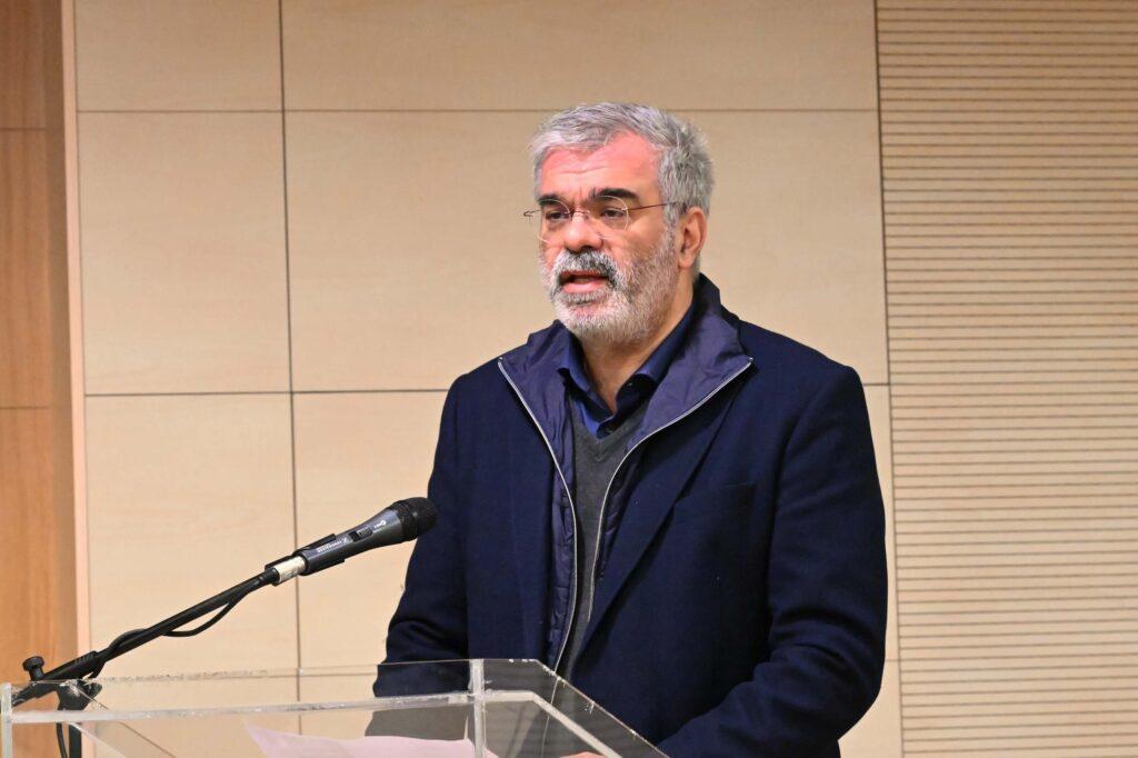 “Ιχνηλάτες του φωτός” του Κώστα Λεοντίου
