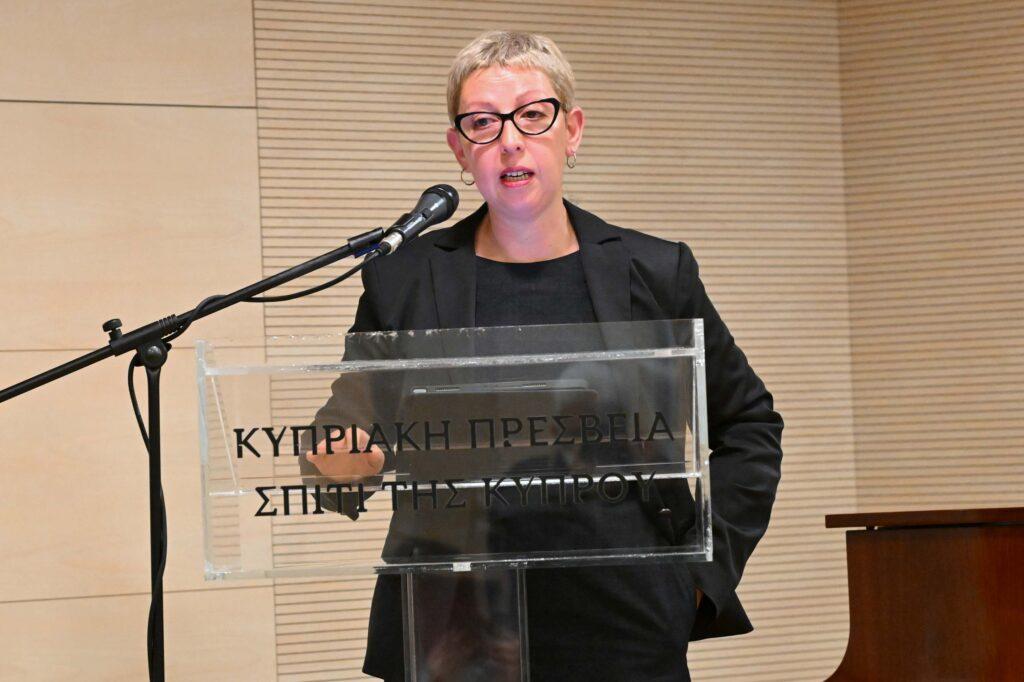 “Ιχνηλάτες του φωτός” του Κώστα Λεοντίου