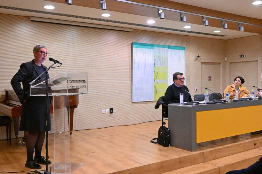 “Ιχνηλάτες του φωτός” του Κώστα Λεοντίου