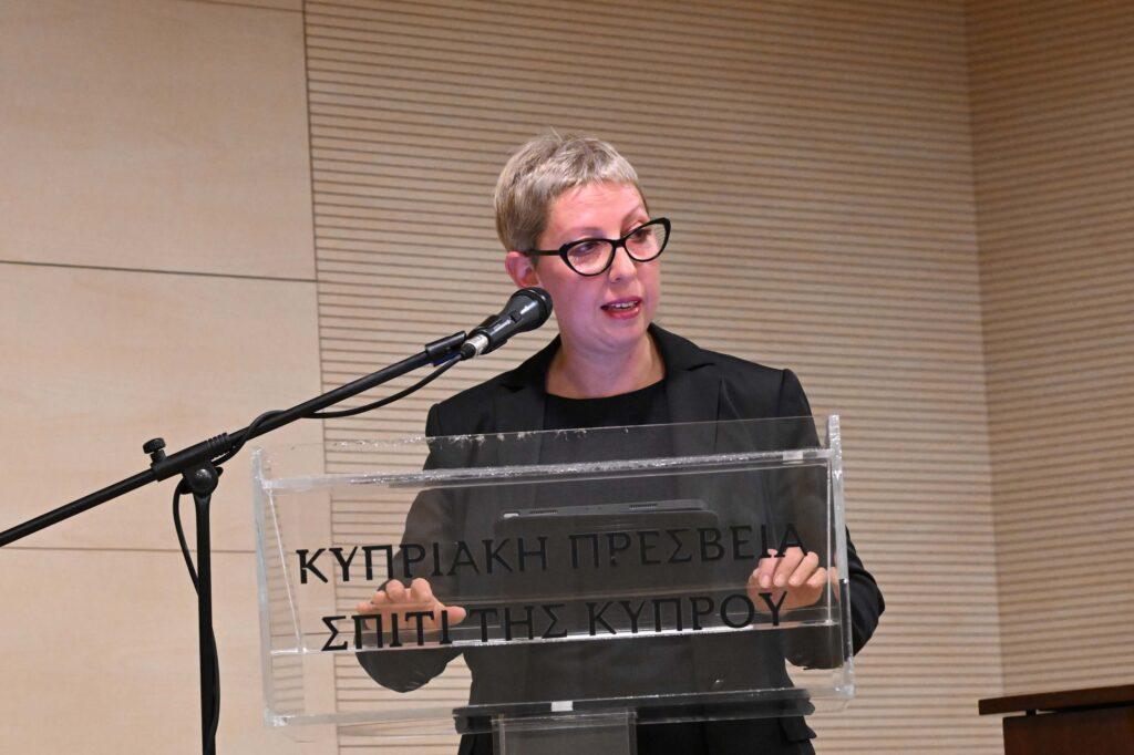 “Ιχνηλάτες του φωτός” του Κώστα Λεοντίου