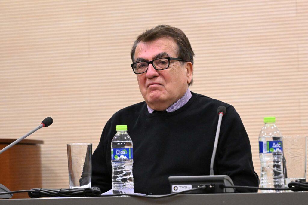 “Ιχνηλάτες του φωτός” του Κώστα Λεοντίου