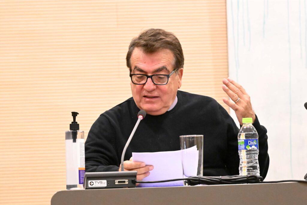 “Ιχνηλάτες του φωτός” του Κώστα Λεοντίου