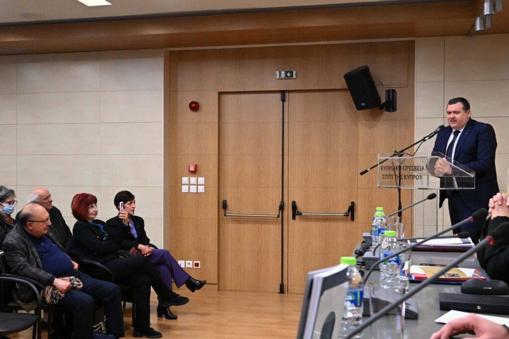 “ΑΝΔΡΕΑΣ ΛΕΝΤΑΚΗΣ. 25 χρόνια μετά είναι ακόμη εδώ” της ‘Εφης Σαβουλίδου Λεντάκη