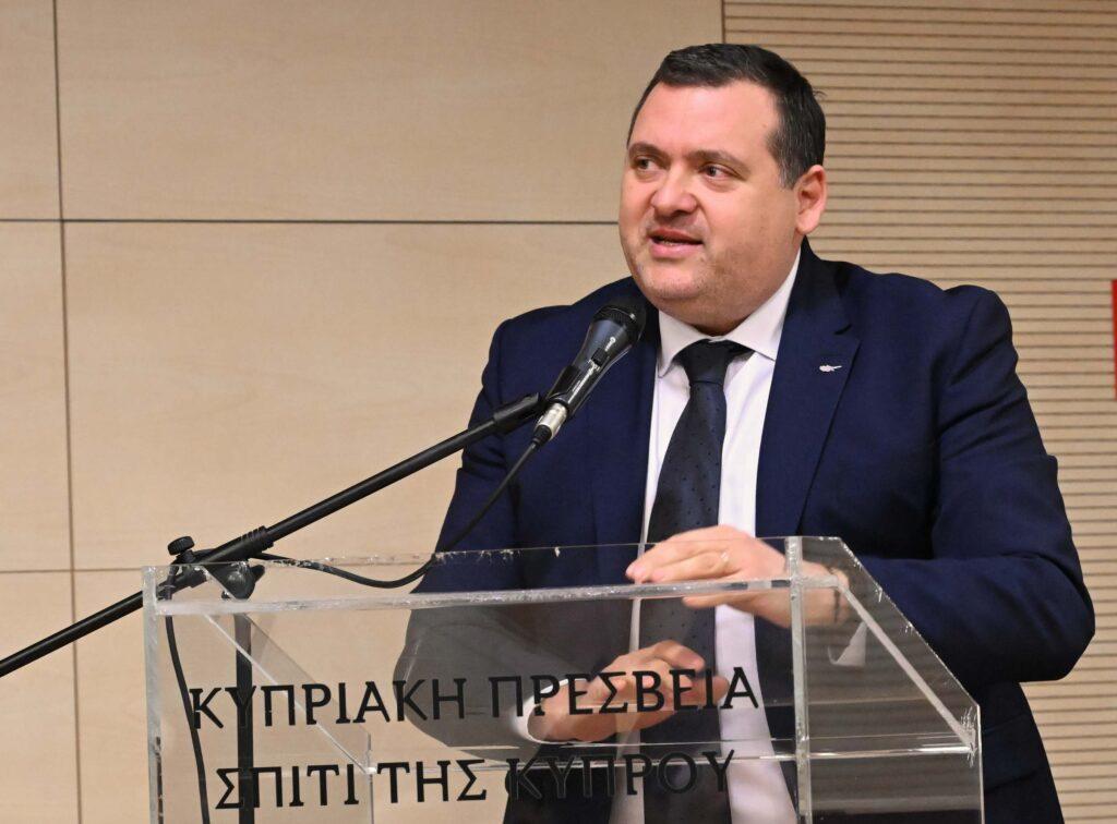 “ΑΝΔΡΕΑΣ ΛΕΝΤΑΚΗΣ. 25 χρόνια μετά είναι ακόμη εδώ” της ‘Εφης Σαβουλίδου Λεντάκη