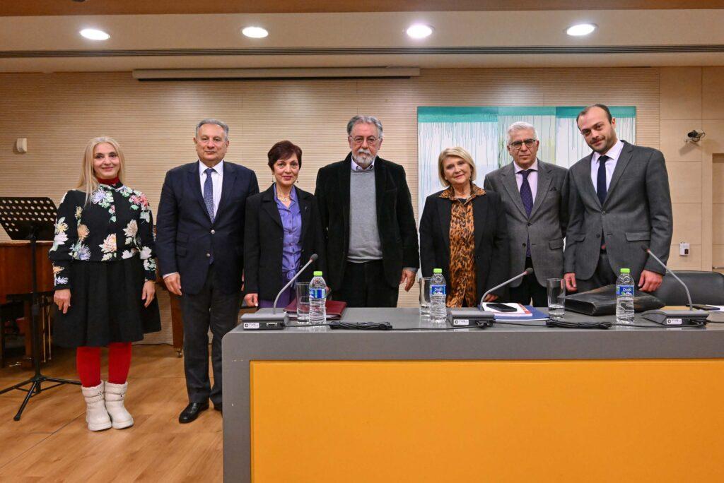 “ΑΝΔΡΕΑΣ ΛΕΝΤΑΚΗΣ. 25 χρόνια μετά είναι ακόμη εδώ” της ‘Εφης Σαβουλίδου Λεντάκη