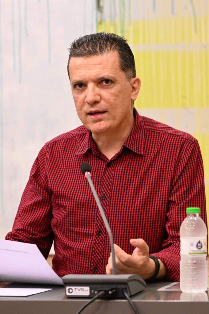 “Εσύ ο Αφρός, Εγώ η Ακτή…”  “Για μια αγκαλιά γίνονται όλα” της Λουκίας Χαραλάμπους Σταυρινού