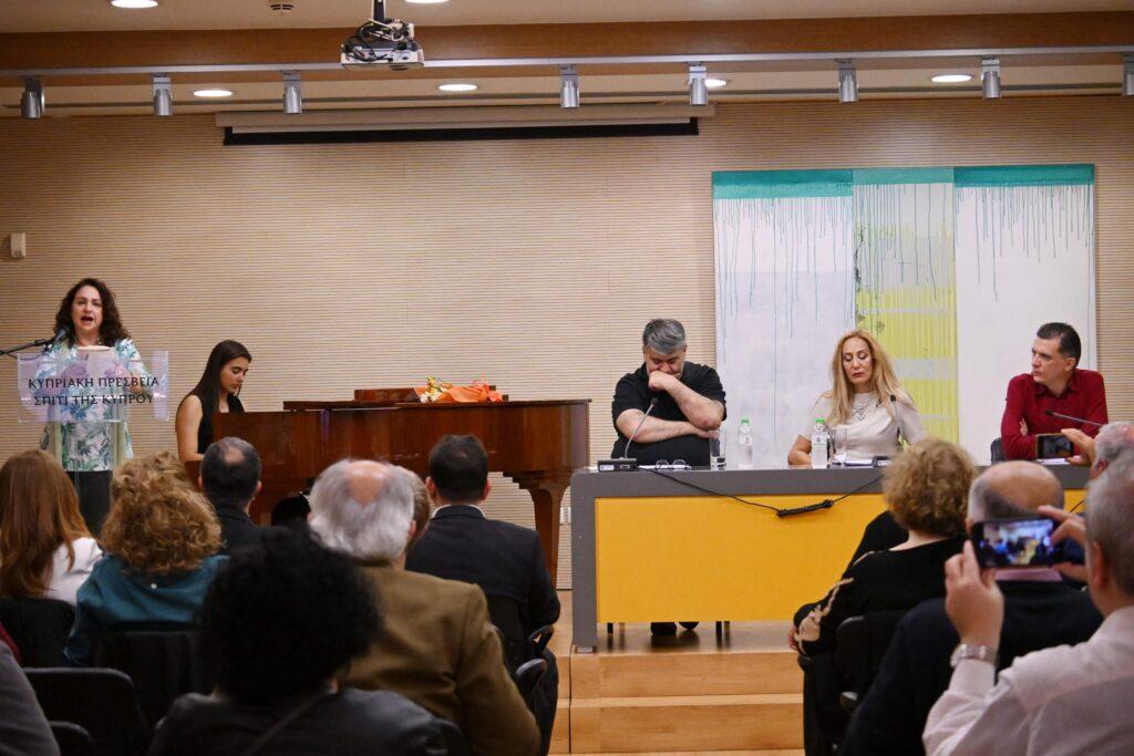 “Εσύ ο Αφρός, Εγώ η Ακτή…”  “Για μια αγκαλιά γίνονται όλα” της Λουκίας Χαραλάμπους Σταυρινού