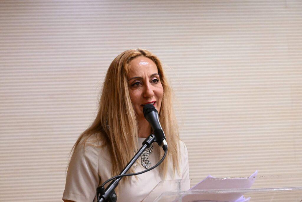 “Εσύ ο Αφρός, Εγώ η Ακτή…”  “Για μια αγκαλιά γίνονται όλα” της Λουκίας Χαραλάμπους Σταυρινού