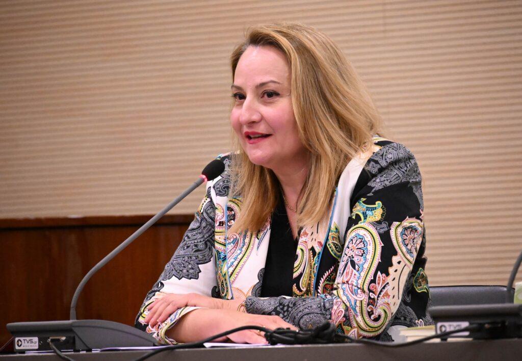 “Φώτα στη διαπασών” & “Η αφηρημένη τέχνη του Έψιλον” της Ελένης Αρτεμίου-Φωτιάδου