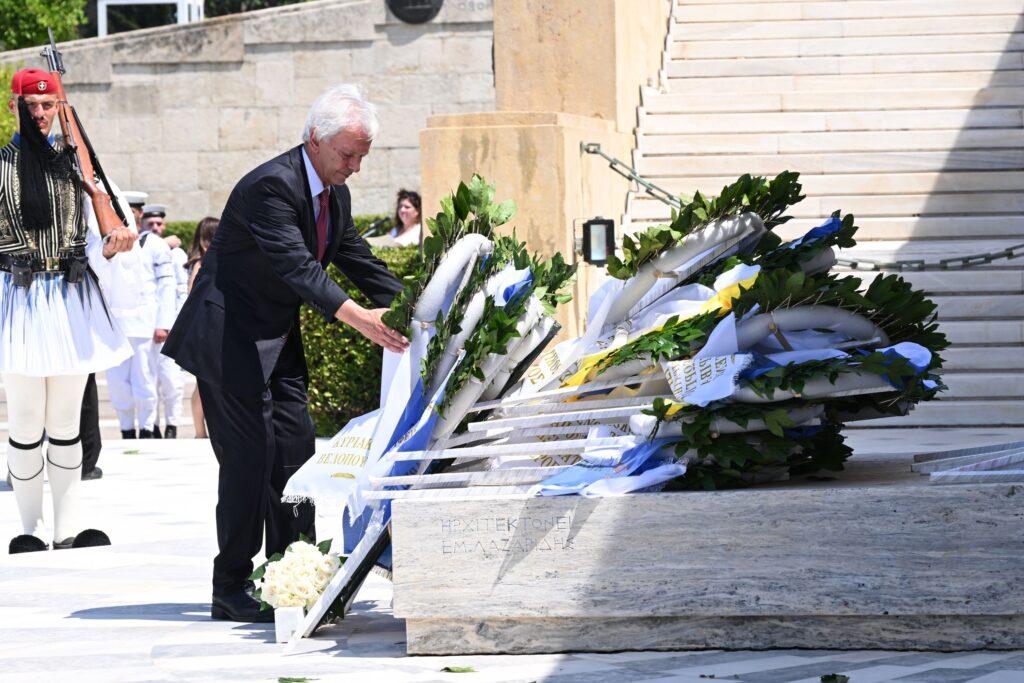 ΑΡΧΙΕΡΑΤΙΚΟ ΜΝΗΜΟΣΥΝΟ ΓΙΑ ΤΟΥΣ ΠΕΣΟΝΤΕΣ ΚΑΤΑ ΤΟ ΠΡΑΞΙΚΟΠΗΜΑ ΚΑΙ ΤΗΝ ΤΟΥΡΚΙΚΗ ΕΙΣΒΟΛΗ ΣΤΗΝ ΚΥΠΡΟ ΤΟ 1974