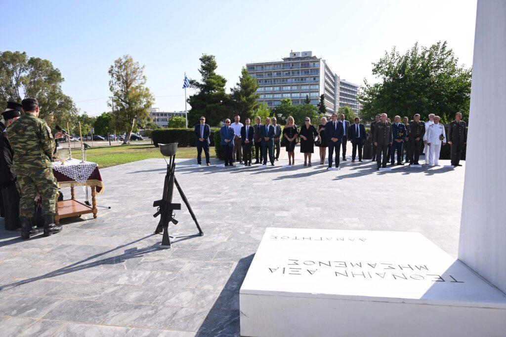 ΕΠΙΜΝΗΜΟΣΥΝΕΣ ΔΕΗΣΕΙΣ ΚΑΙ ΚΑΤΑΘΕΣΕΙΣ ΣΤΕΦΑΝΩΝ