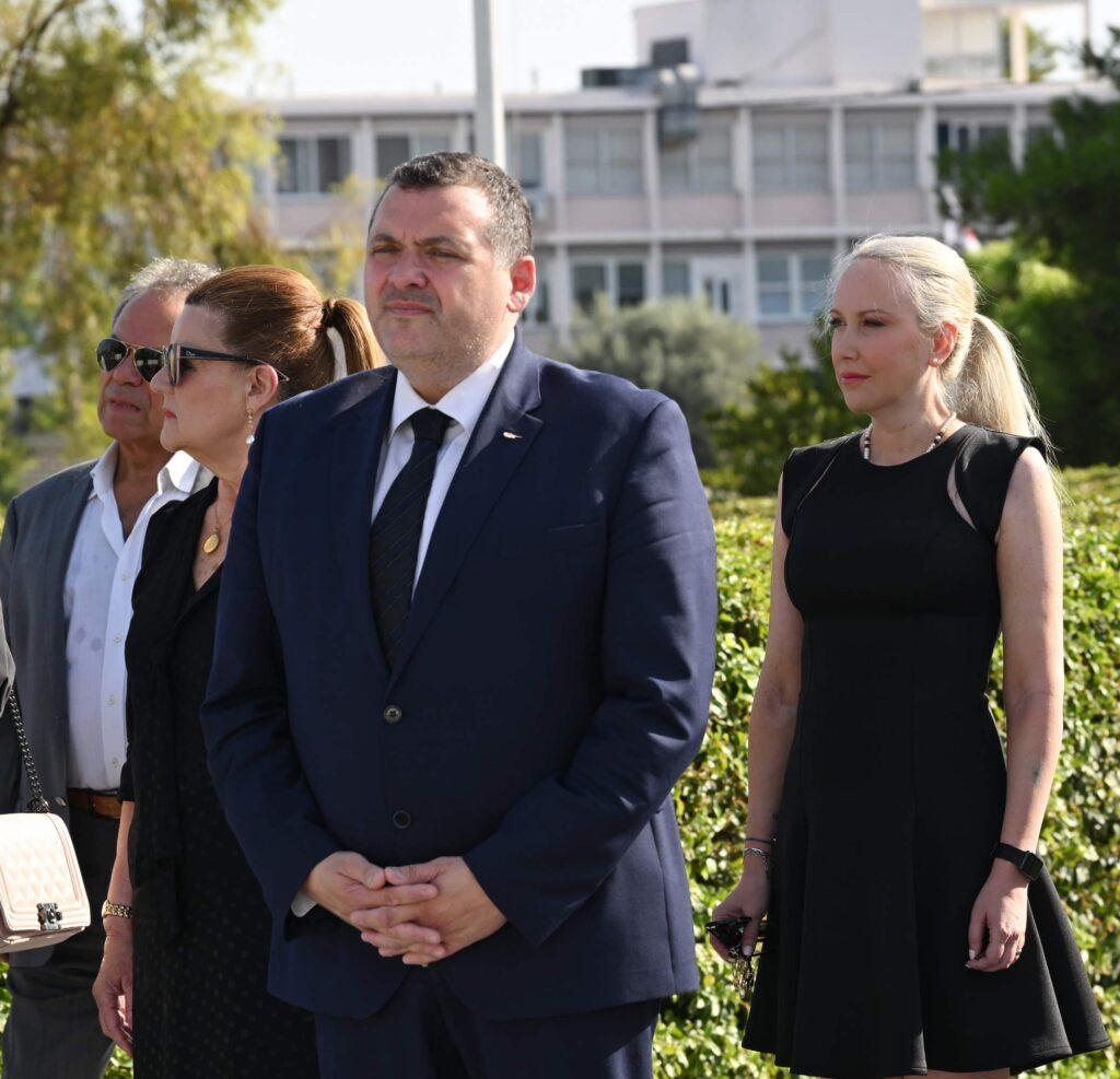 ΕΠΙΜΝΗΜΟΣΥΝΕΣ ΔΕΗΣΕΙΣ ΚΑΙ ΚΑΤΑΘΕΣΕΙΣ ΣΤΕΦΑΝΩΝ