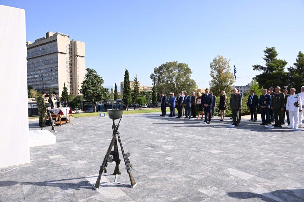 ΕΠΙΜΝΗΜΟΣΥΝΕΣ ΔΕΗΣΕΙΣ ΚΑΙ ΚΑΤΑΘΕΣΕΙΣ ΣΤΕΦΑΝΩΝ