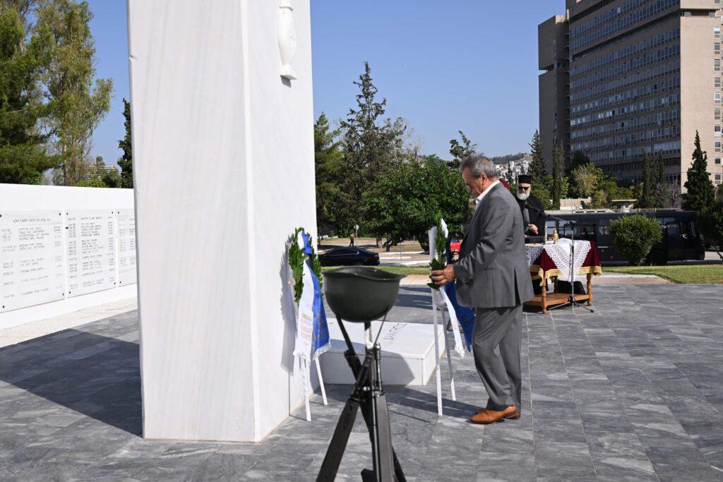 ΕΠΙΜΝΗΜΟΣΥΝΕΣ ΔΕΗΣΕΙΣ ΚΑΙ ΚΑΤΑΘΕΣΕΙΣ ΣΤΕΦΑΝΩΝ