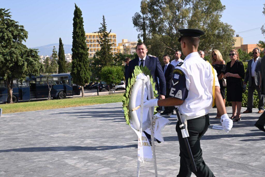 ΕΠΙΜΝΗΜΟΣΥΝΕΣ ΔΕΗΣΕΙΣ ΚΑΙ ΚΑΤΑΘΕΣΕΙΣ ΣΤΕΦΑΝΩΝ