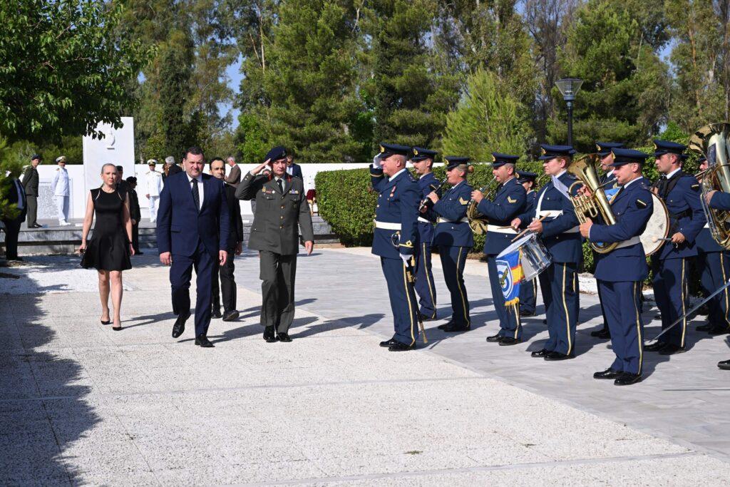 ΕΠΙΜΝΗΜΟΣΥΝΕΣ ΔΕΗΣΕΙΣ ΚΑΙ ΚΑΤΑΘΕΣΕΙΣ ΣΤΕΦΑΝΩΝ