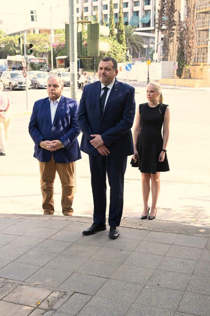 ΕΠΙΜΝΗΜΟΣΥΝΕΣ ΔΕΗΣΕΙΣ ΚΑΙ ΚΑΤΑΘΕΣΕΙΣ ΣΤΕΦΑΝΩΝ