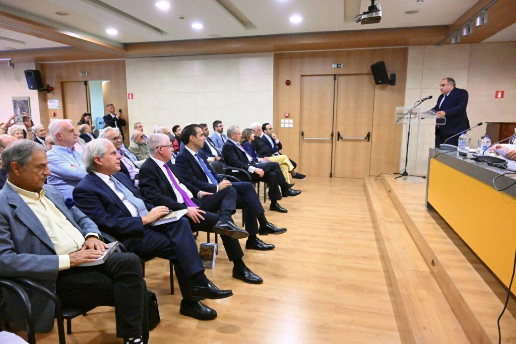 “Η αθέατη πλευρά. ΤΕΣΣΕΡΙΣ ΔΕΚΑΕΤΙΕΣ ΔΙΠΛΩΜΑΤΙΑΣ (1979-2018)” του Πρέσβυ ε.τ. κ. Αλέξανδρου Ν. Ζήνων
