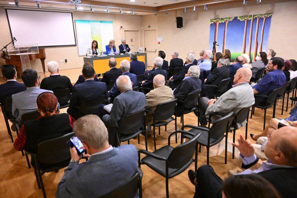 “Η αθέατη πλευρά. ΤΕΣΣΕΡΙΣ ΔΕΚΑΕΤΙΕΣ ΔΙΠΛΩΜΑΤΙΑΣ (1979-2018)” του Πρέσβυ ε.τ. κ. Αλέξανδρου Ν. Ζήνων