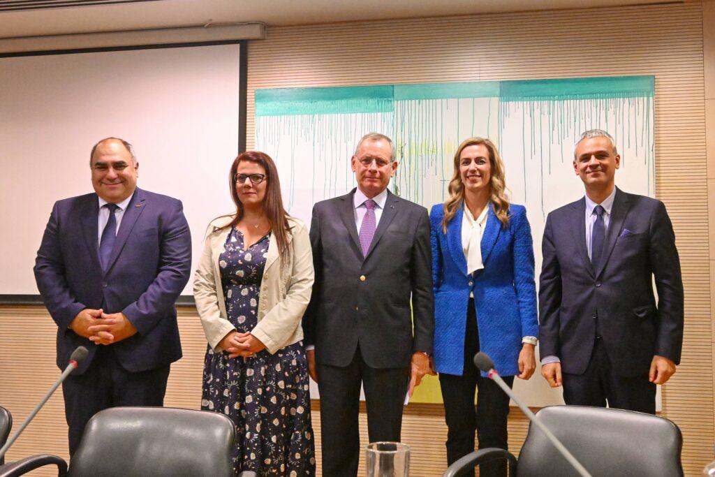 “Η αθέατη πλευρά. ΤΕΣΣΕΡΙΣ ΔΕΚΑΕΤΙΕΣ ΔΙΠΛΩΜΑΤΙΑΣ (1979-2018)” του Πρέσβυ ε.τ. κ. Αλέξανδρου Ν. Ζήνων