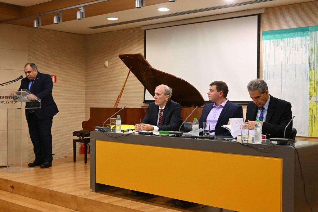 “Γιατί η Μέση Ανατολή; Ο γεωγραφικός χώρος με τη μεγαλύτερη επίδραση στη διαμόρφωση και παραγωγή ιστορικής ύλης τους τελευταίους αιώνες.” του Δημήτρη Παπανδρέου