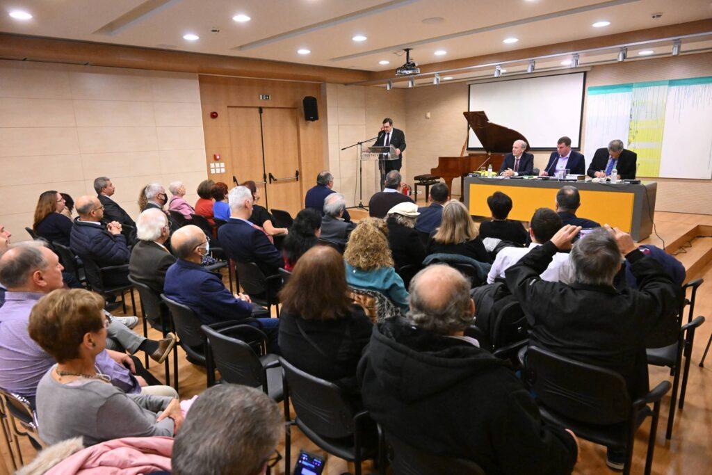“Γιατί η Μέση Ανατολή; Ο γεωγραφικός χώρος με τη μεγαλύτερη επίδραση στη διαμόρφωση και παραγωγή ιστορικής ύλης τους τελευταίους αιώνες.” του Δημήτρη Παπανδρέου