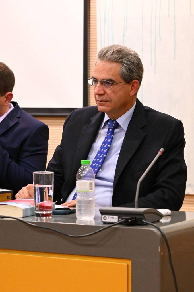 “Γιατί η Μέση Ανατολή; Ο γεωγραφικός χώρος με τη μεγαλύτερη επίδραση στη διαμόρφωση και παραγωγή ιστορικής ύλης τους τελευταίους αιώνες.” του Δημήτρη Παπανδρέου