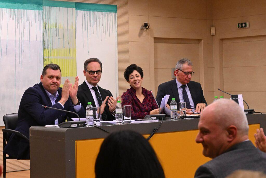 “Πρόφεγγο και άλλα μικρά” του Δημήτρη Ν. Χρυσοχόου
