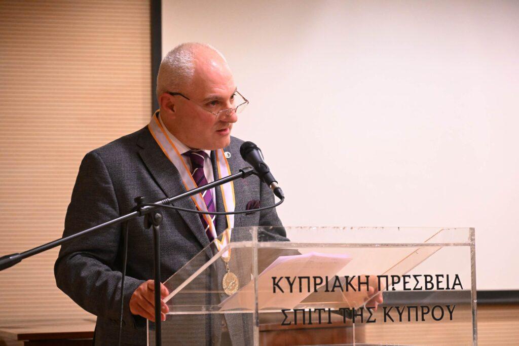 “Πρόφεγγο και άλλα μικρά” του Δημήτρη Ν. Χρυσοχόου
