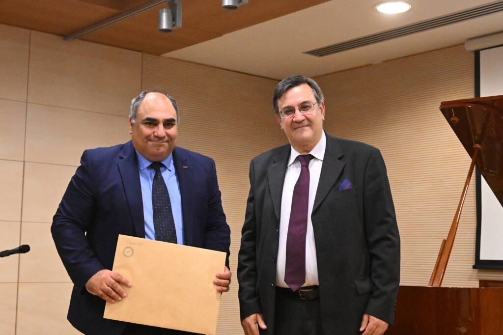 “Γιατί η Μέση Ανατολή; Ο γεωγραφικός χώρος με τη μεγαλύτερη επίδραση στη διαμόρφωση και παραγωγή ιστορικής ύλης τους τελευταίους αιώνες.” του Δημήτρη Παπανδρέου