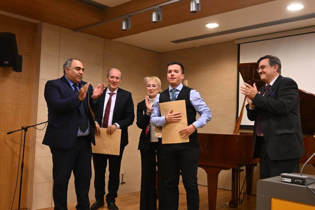 “Γιατί η Μέση Ανατολή; Ο γεωγραφικός χώρος με τη μεγαλύτερη επίδραση στη διαμόρφωση και παραγωγή ιστορικής ύλης τους τελευταίους αιώνες.” του Δημήτρη Παπανδρέου