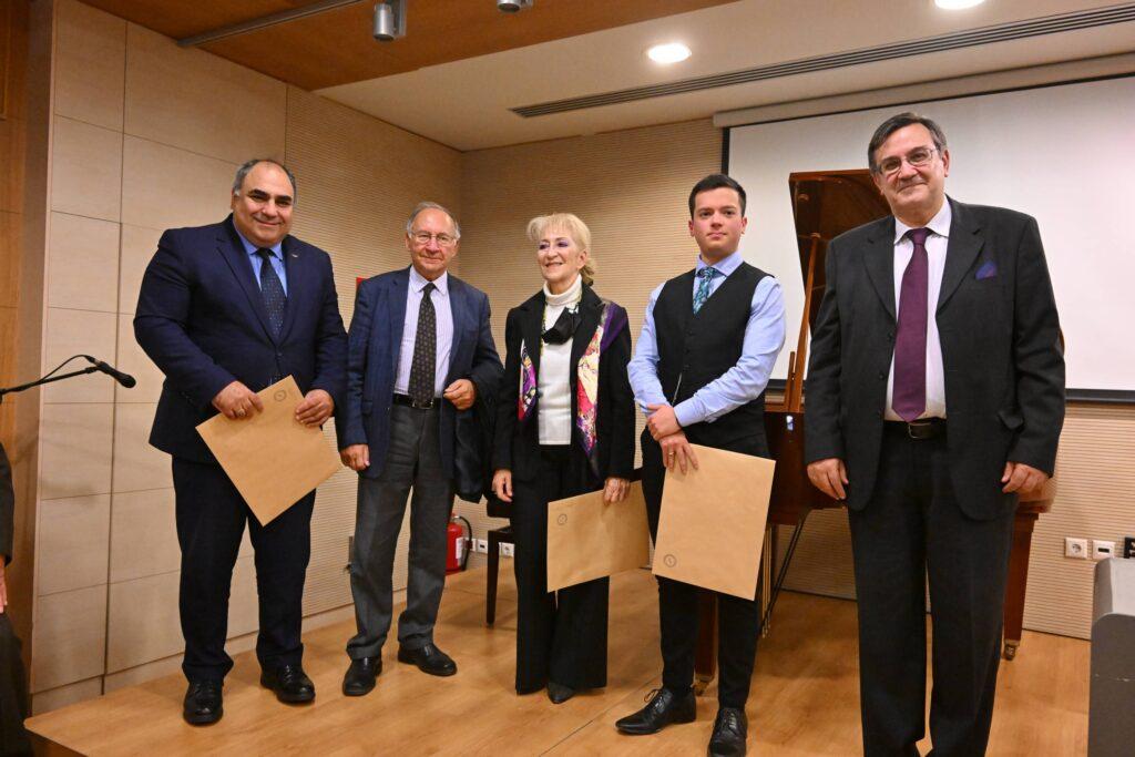 “Γιατί η Μέση Ανατολή; Ο γεωγραφικός χώρος με τη μεγαλύτερη επίδραση στη διαμόρφωση και παραγωγή ιστορικής ύλης τους τελευταίους αιώνες.” του Δημήτρη Παπανδρέου