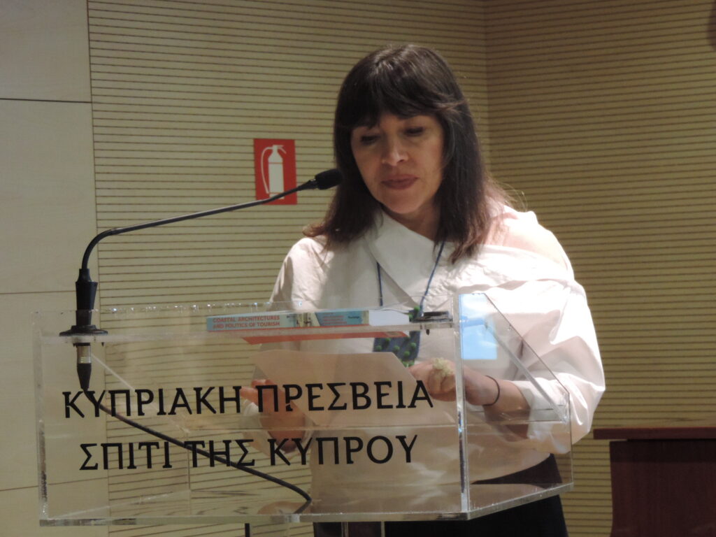 Παράκτιες Αρχιτεκτονικές και Πολιτικές του Τουρισμού: Τοπία Αναψυχής στο Ηλιόλουστο Παγκόσμιο