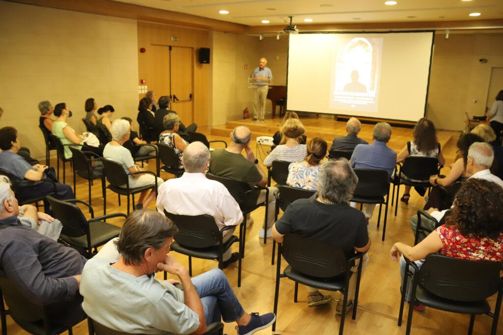 “Λεηλατώντας μια ματωμένη χώρα” σε σκηνοθεσία Τάκη Παπαγαννίδη και σενάριο Βασίλη Βασιλικού