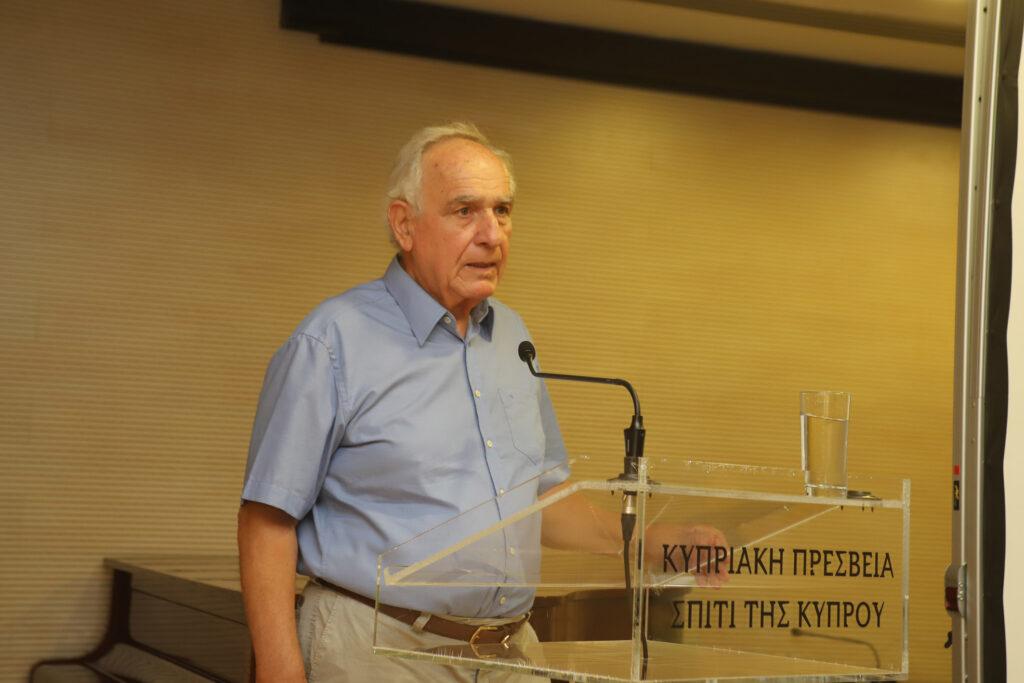 “Λεηλατώντας μια ματωμένη χώρα” σε σκηνοθεσία Τάκη Παπαγαννίδη και σενάριο Βασίλη Βασιλικού