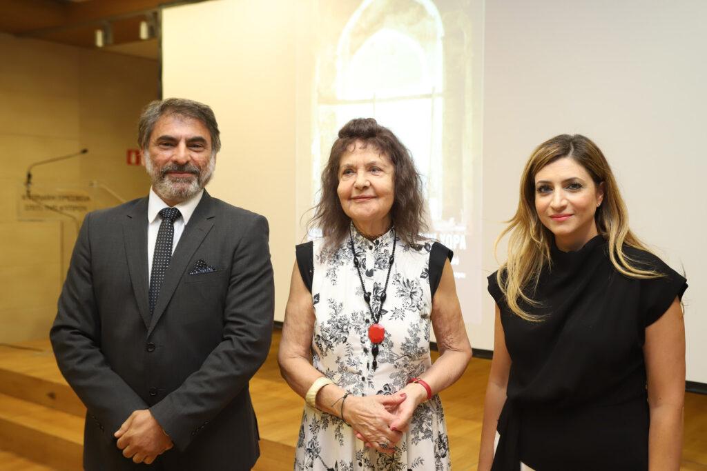 “Λεηλατώντας μια ματωμένη χώρα” σε σκηνοθεσία Τάκη Παπαγαννίδη και σενάριο Βασίλη Βασιλικού