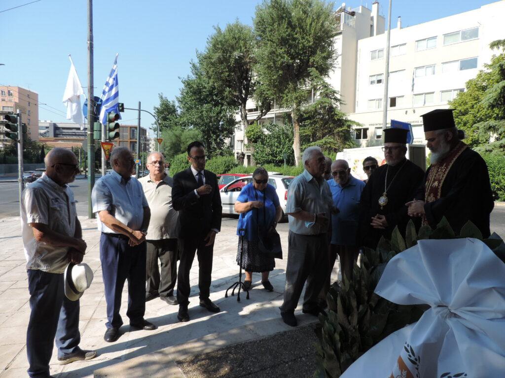 Τρισάγιο  στον Ανδριάντα του Αρχιεπισκόπου Μακαρίου Γ΄