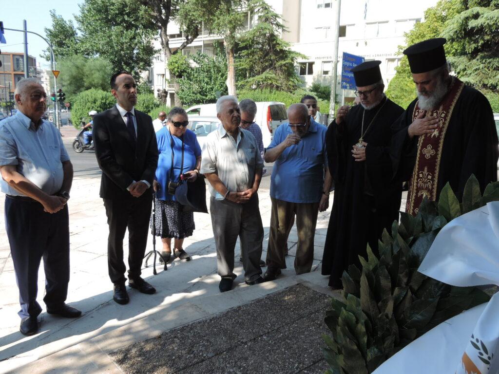 Τρισάγιο  στον Ανδριάντα του Αρχιεπισκόπου Μακαρίου Γ΄