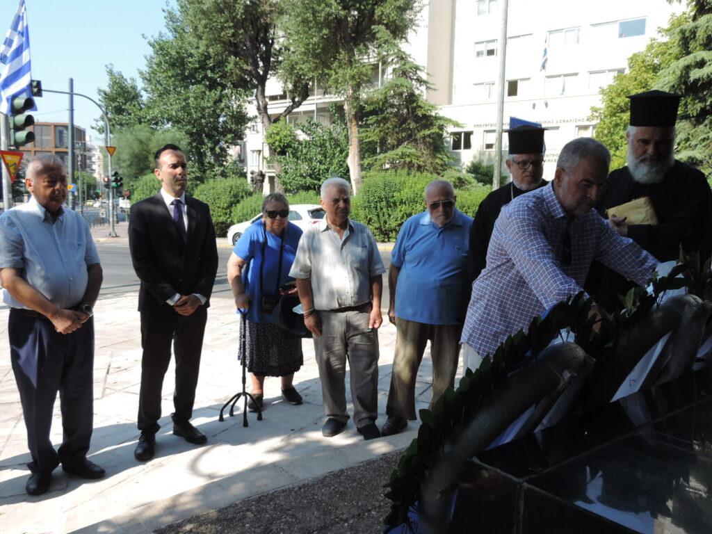 Τρισάγιο  στον Ανδριάντα του Αρχιεπισκόπου Μακαρίου Γ΄