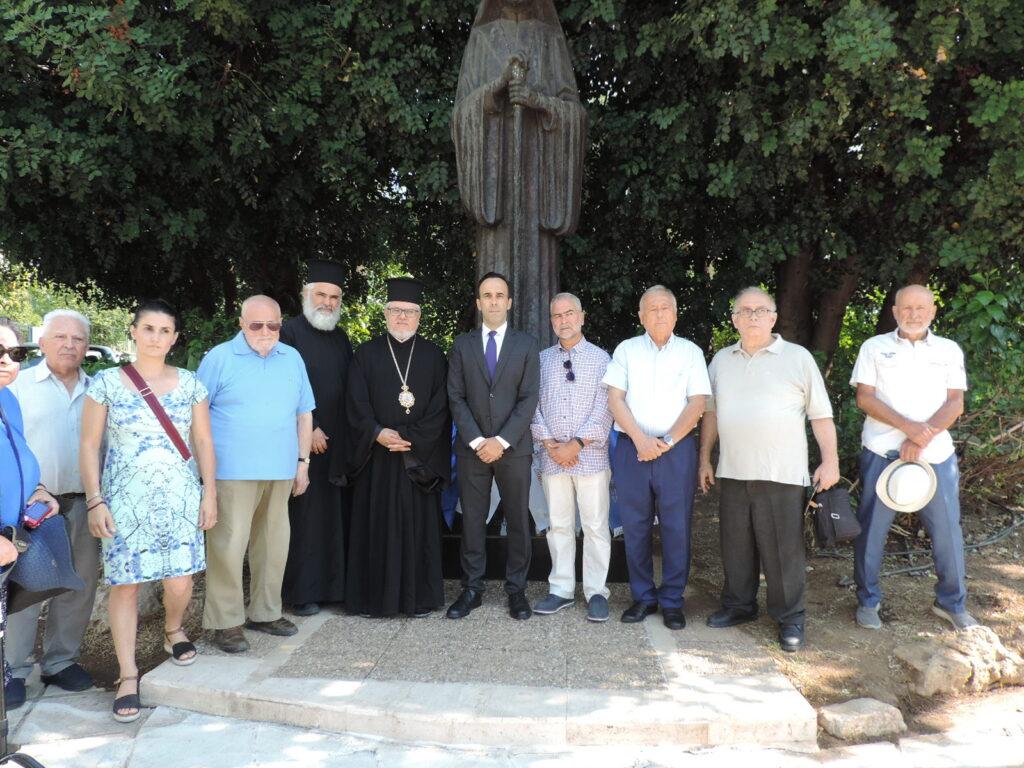 Τρισάγιο  στον Ανδριάντα του Αρχιεπισκόπου Μακαρίου Γ΄
