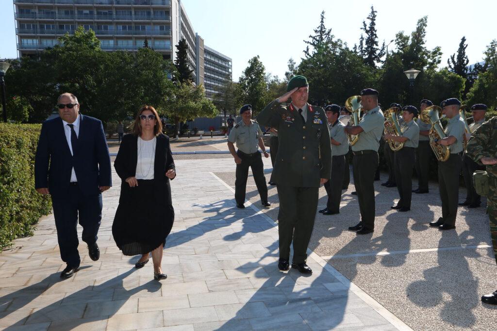 ΑΡΧΙΕΡΑΤΙΚΟ ΜΝΗΜΟΣΥΝΟ για τους πεσόντες κατά το πραξικόπημα και την τουρκική εισβολή στην Κύπρο το 1974  που τελεί ο Δήμος Αθηναίων