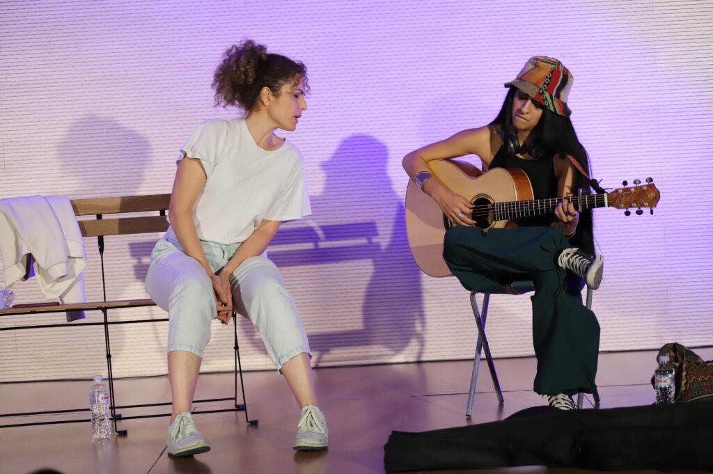 “ΓΙΑ ΟΛΑ ΦΤΑΙΕΙ Η ΚΟΝΓΚΟΛΕΖΑ” του Μιχάλη Παπδόπουλου σε σκηνοθεσία Αλεξίας Παπαλαζάρου